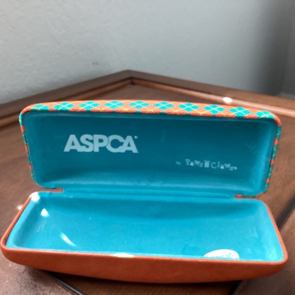 Super cute ASPCA sponsored eyeglass case - Picture 2 of 4